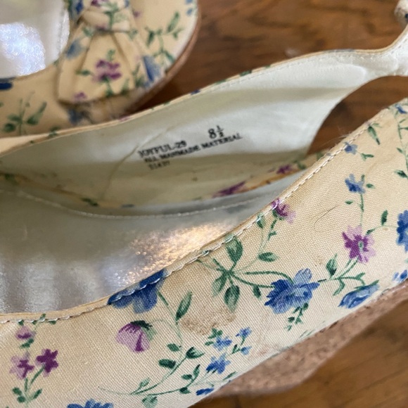 Bamboo floral wedges - size 8 1/2 - Picture 2 of 7